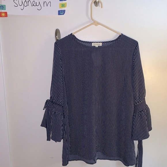 Faith and Joy Tops - Cute Faith and Joy blouse with bow tied sleeves. I reposhed because don"t fitsme
